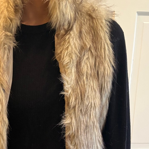 Me Jane Faux Fur Vest - Picture 2 of 5